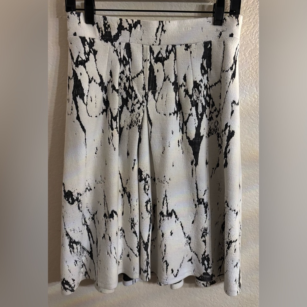 Medium cotton, flowy skirt by everleigh, Very Very Cute, EUC